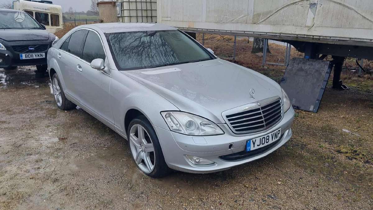 Mercedes-Benz S320
