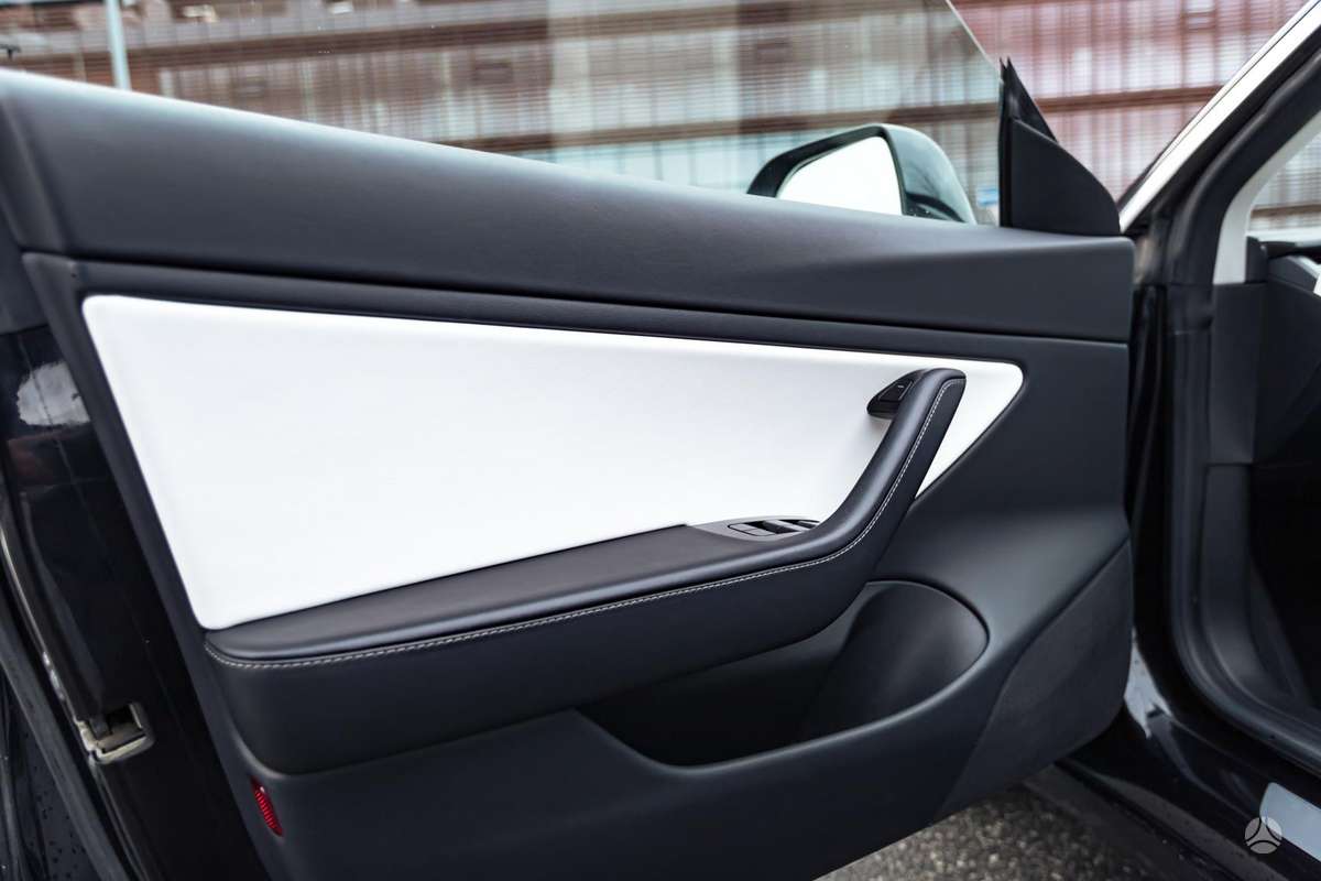 Tesla Model 3, 75 kWh, hatchback