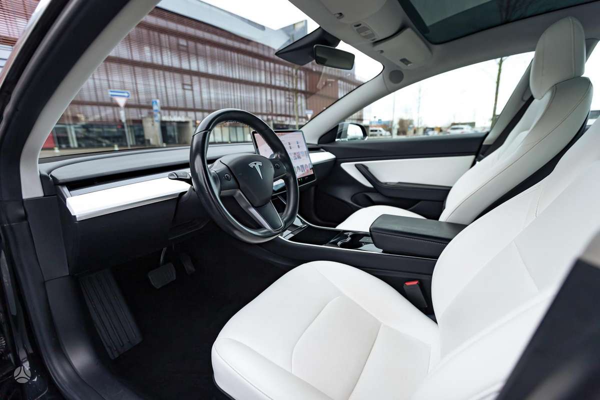 Tesla Model 3, 75 kWh, hatchback