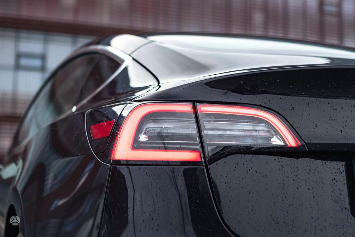 Tesla Model 3, 75 kWh, hatchback