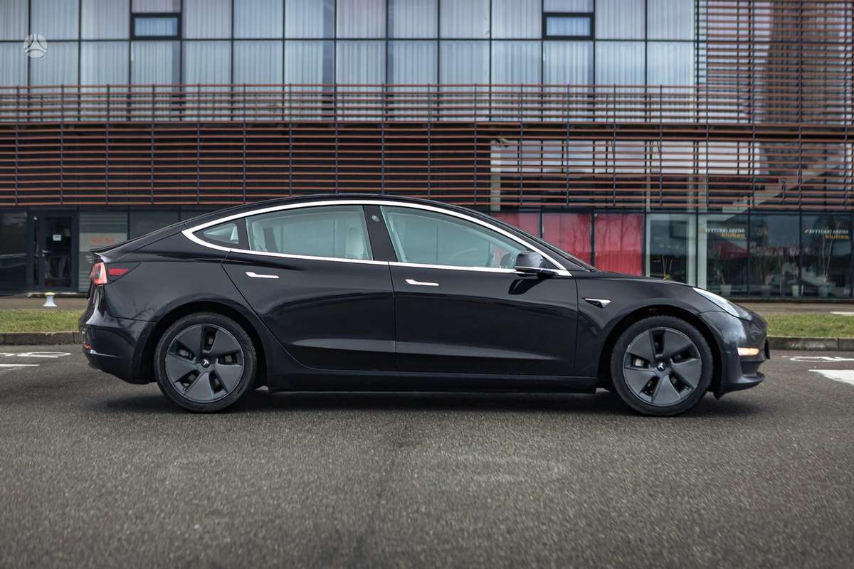 Tesla Model 3, 75 kWh, hatchback