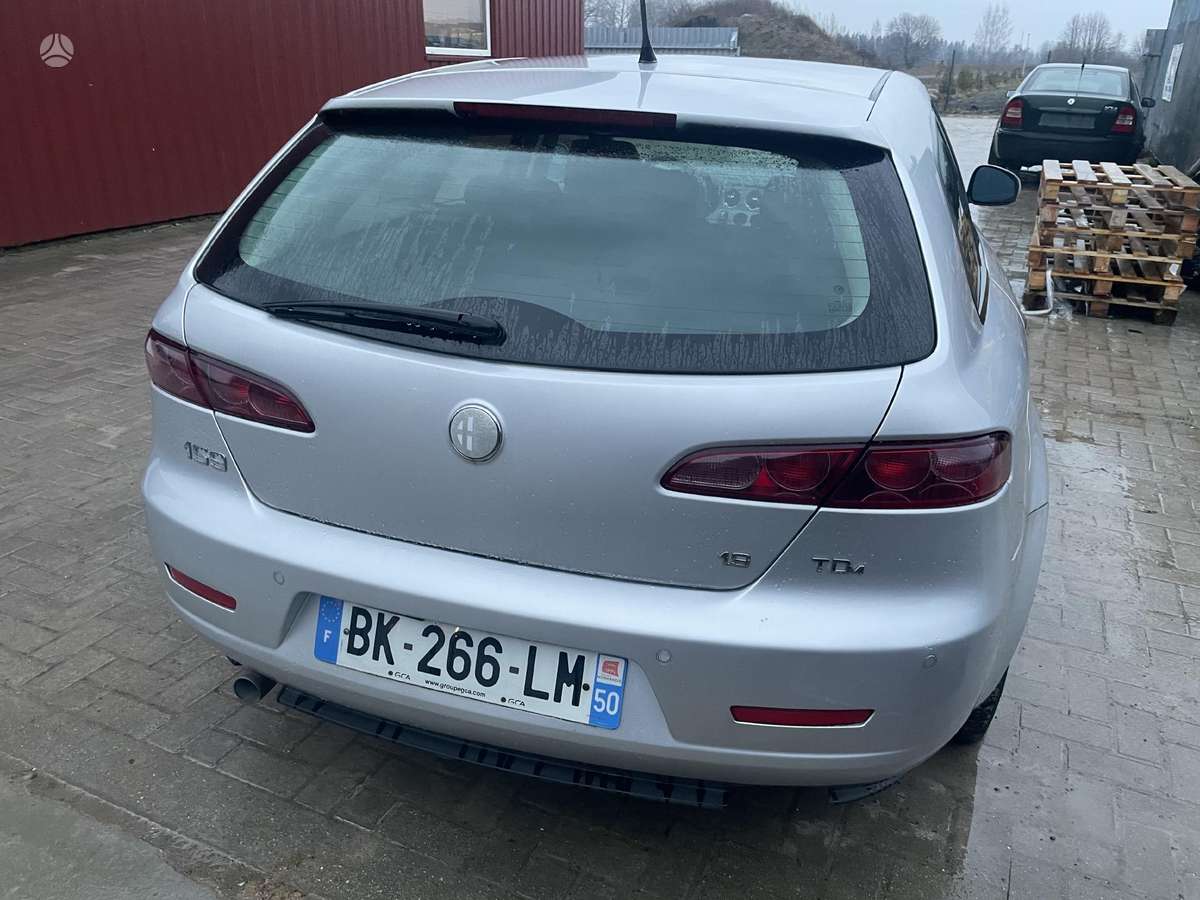 Alfa Romeo 159 dalimis