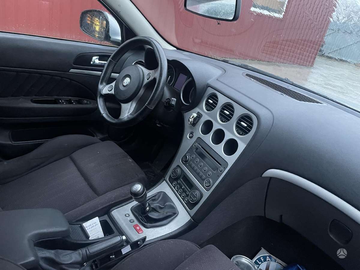 Alfa Romeo 159 dalimis