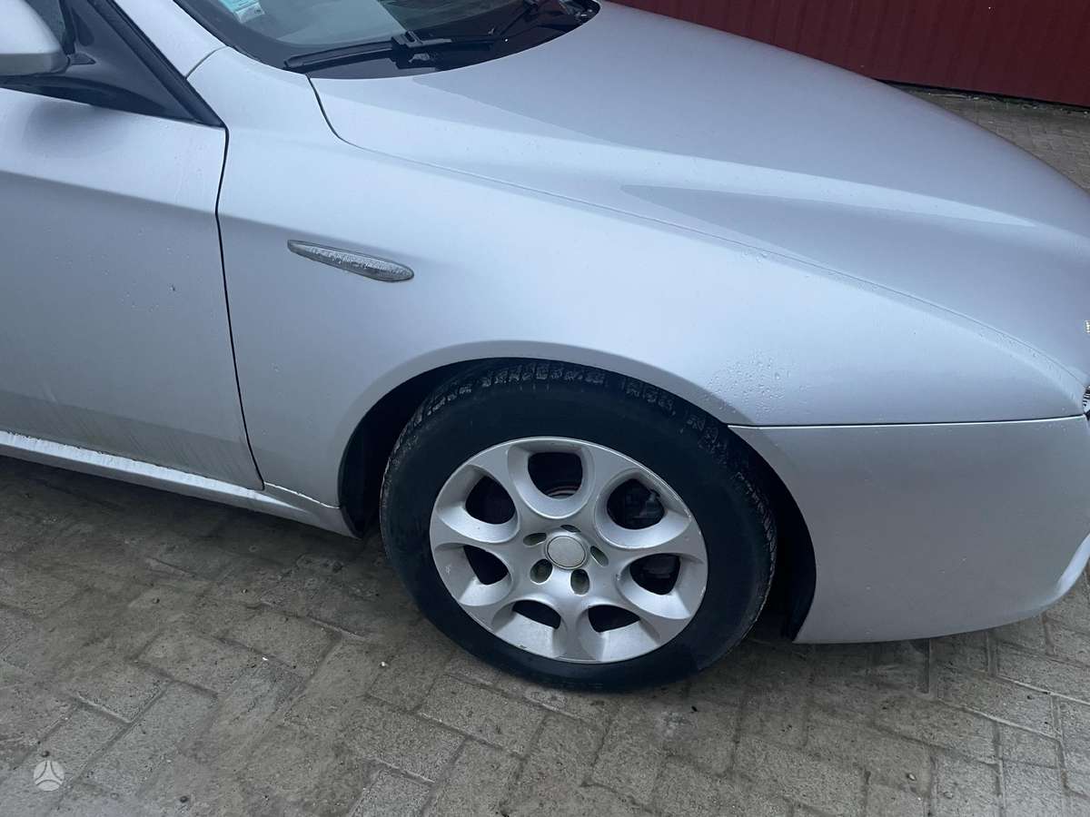 Alfa Romeo 159 dalimis