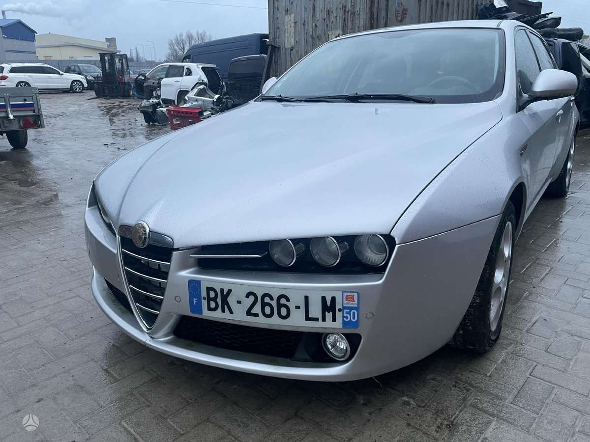 Alfa Romeo 159 dalimis