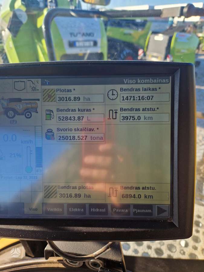 New Holland CX 8.85, combine harvesters