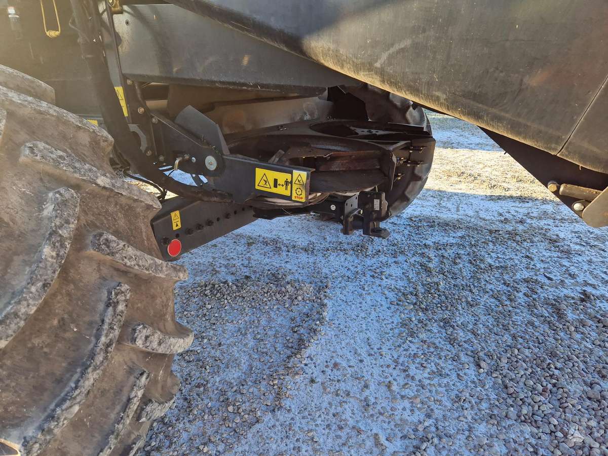 New Holland CX 8.85, combine harvesters