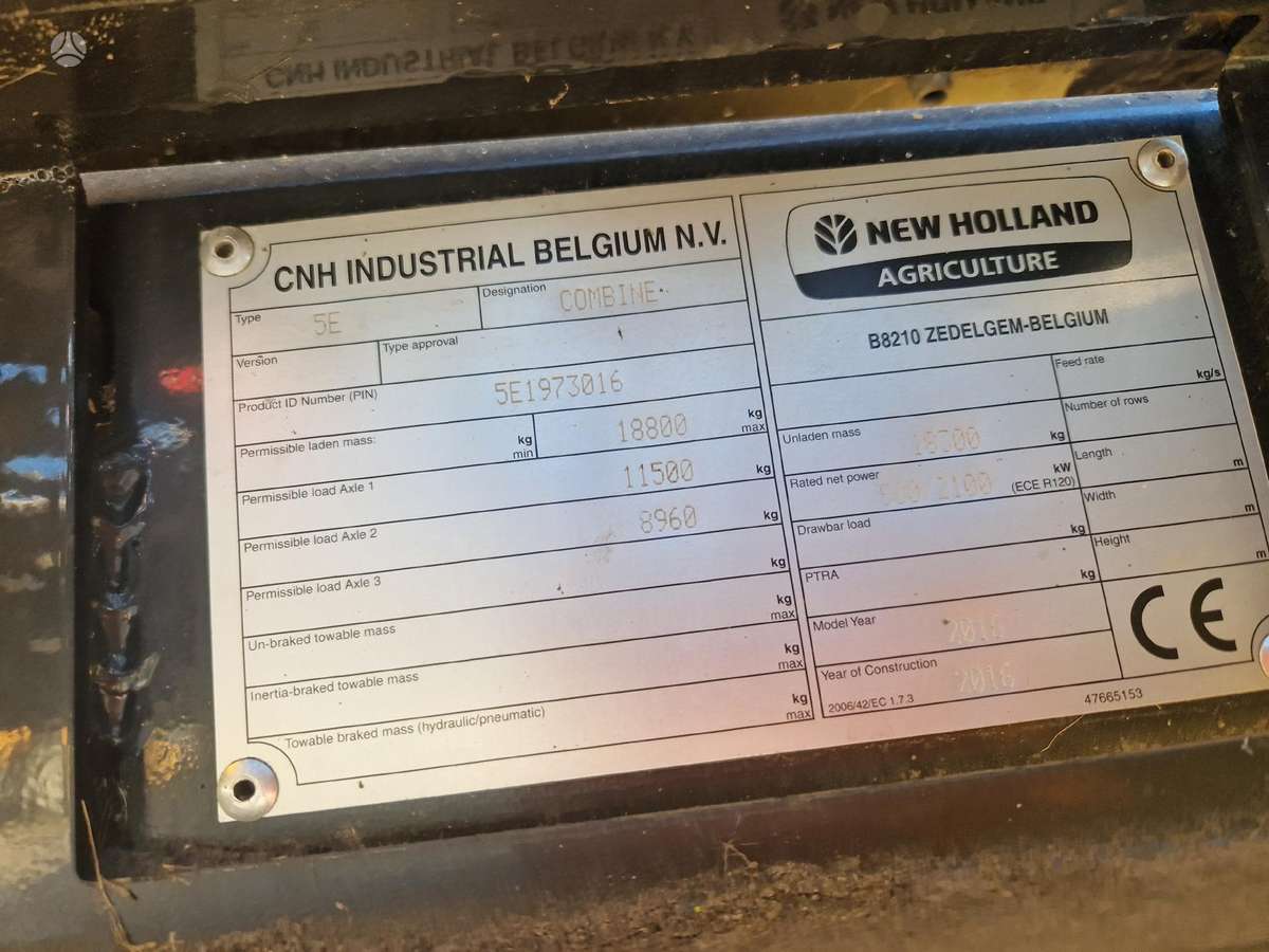 New Holland CX 8.85, combine harvesters
