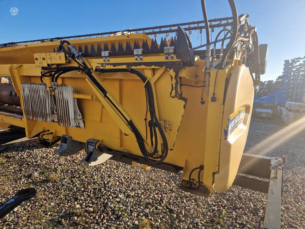New Holland CX 8.85, combine harvesters