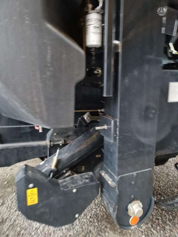 New Holland CX 8.85, combine harvesters
