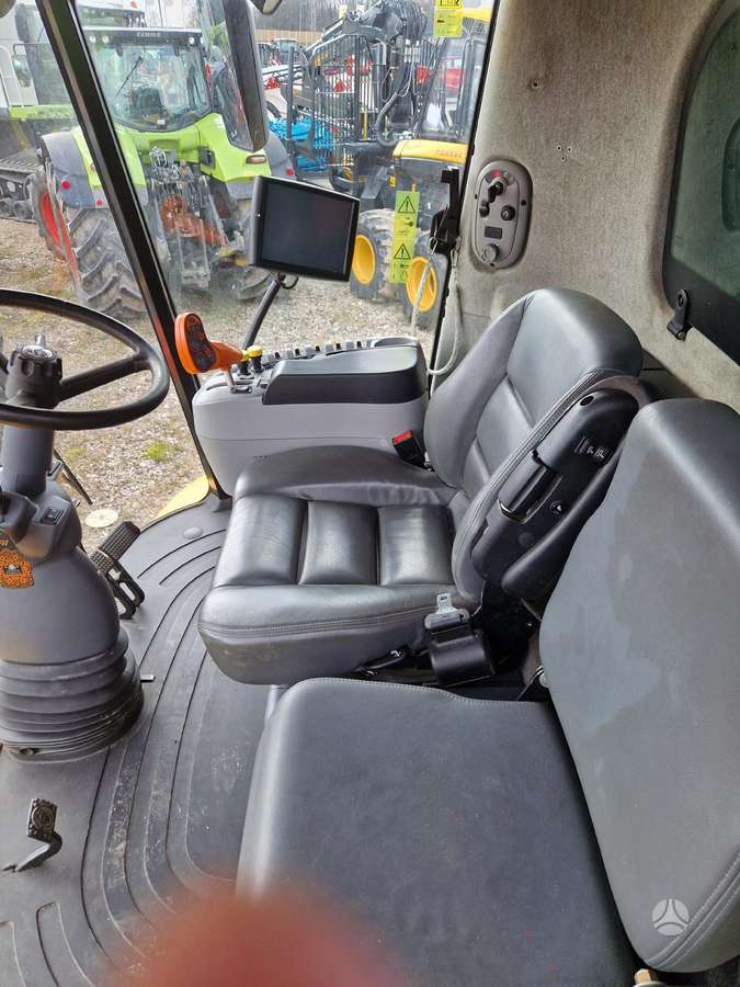 New Holland CX 8070, combine harvesters