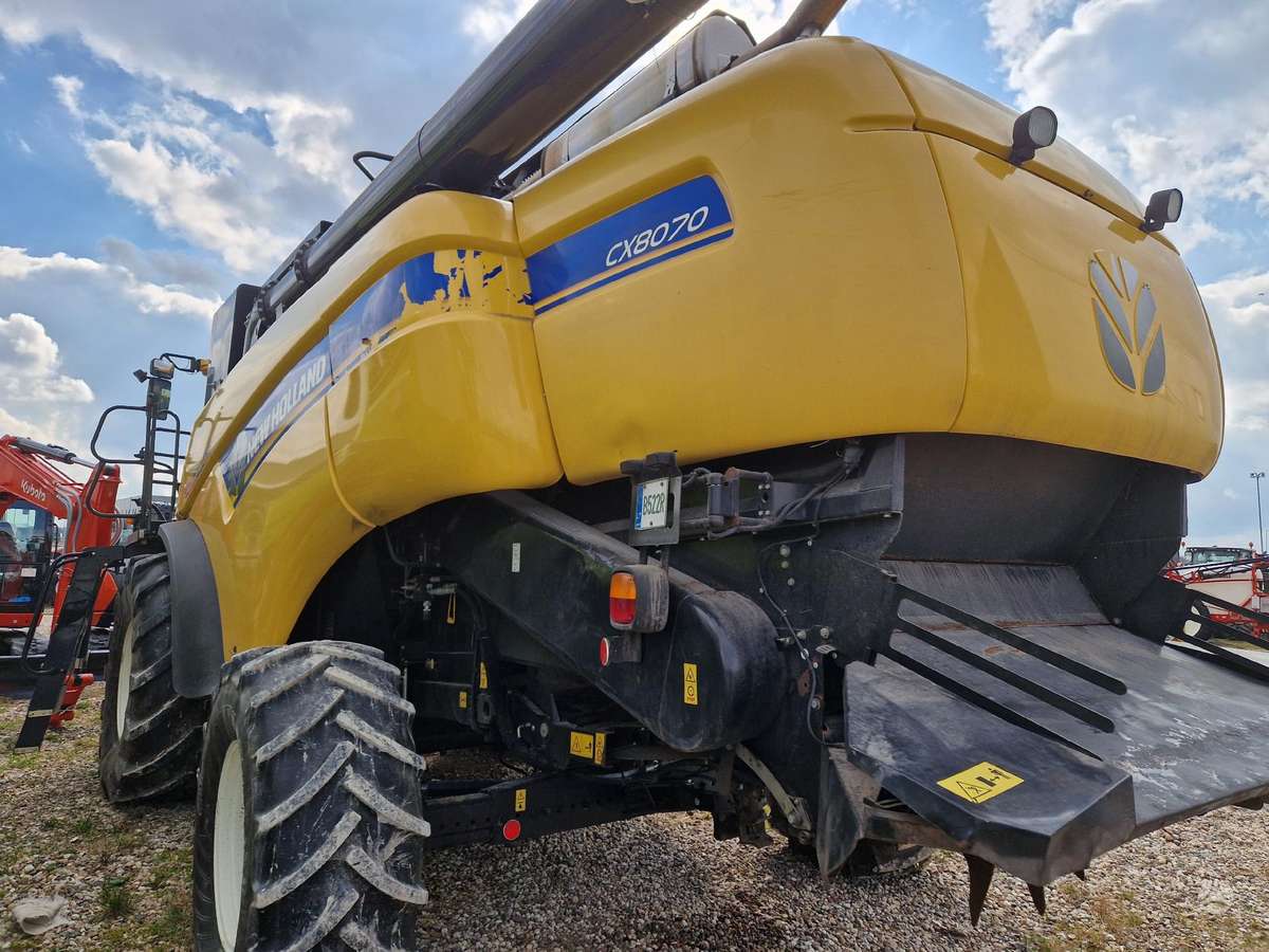 New Holland CX 8070, combine harvesters