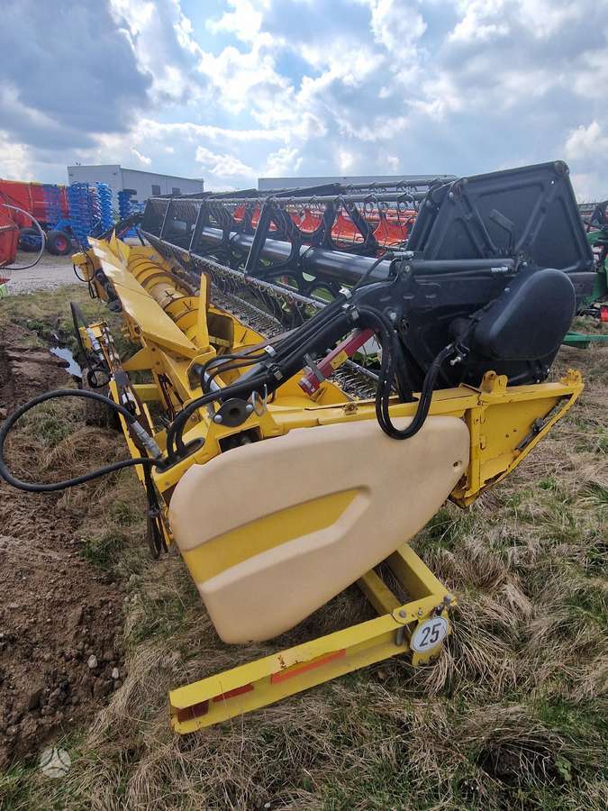 New Holland CX 8070, combine harvesters