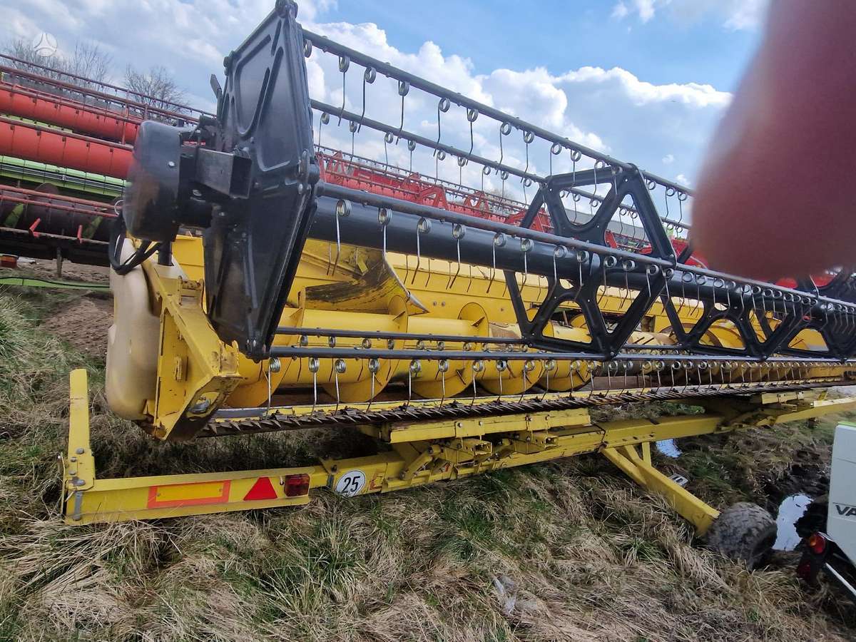 New Holland CX 8070, combine harvesters