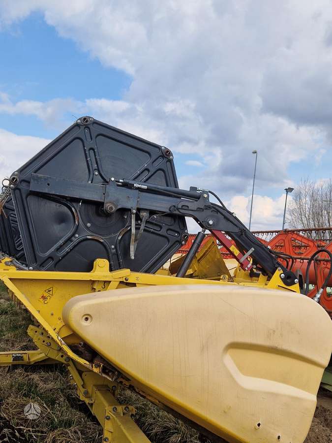 New Holland CX 8070, combine harvesters