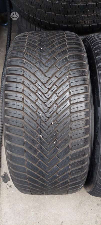 Continental, all-season 235/40 R18
