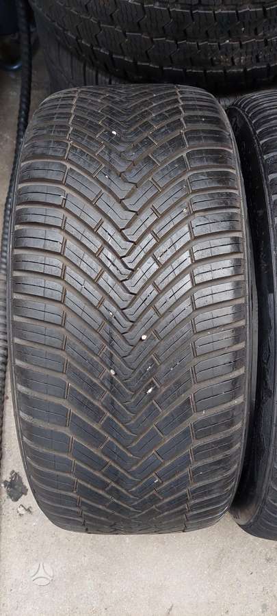 Continental, universalios 235/40 R18