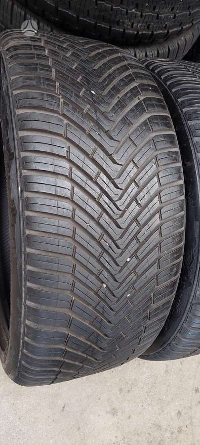 Continental, all-season 235/40 R18