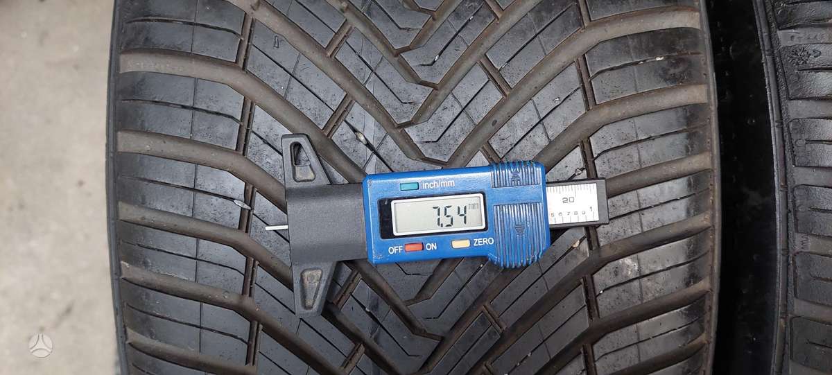 Continental, universalios 235/40 R18