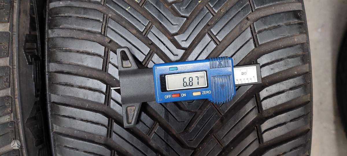 Continental, all-season 235/40 R18
