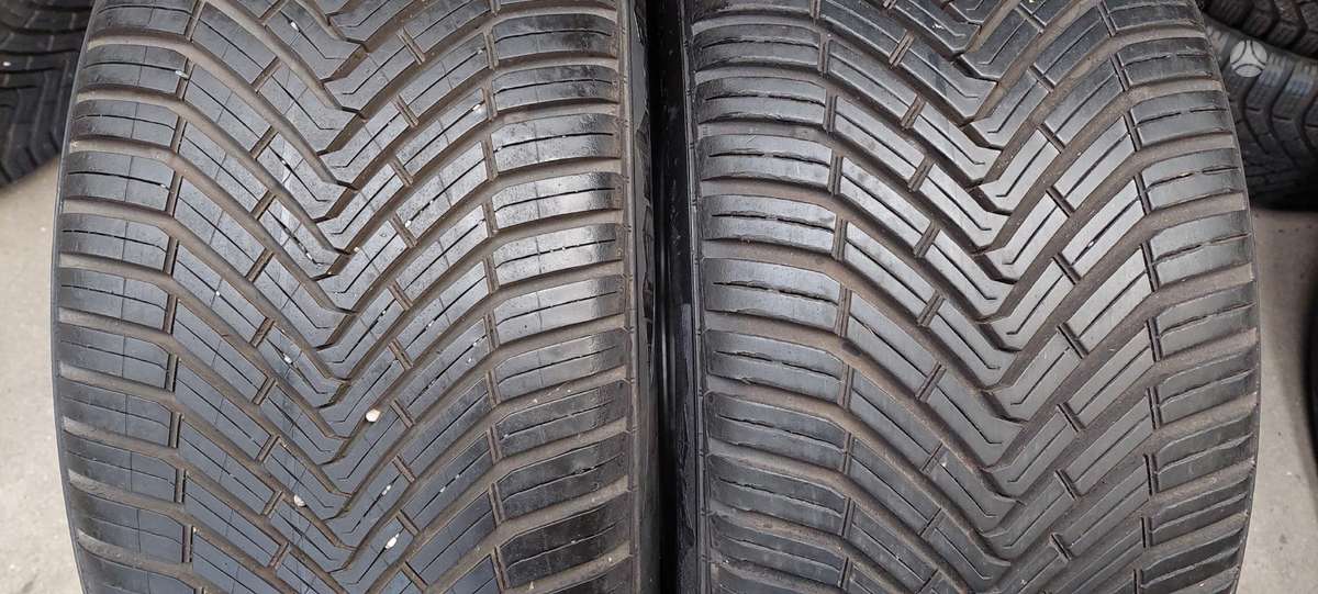 Continental, all-season 235/40 R18