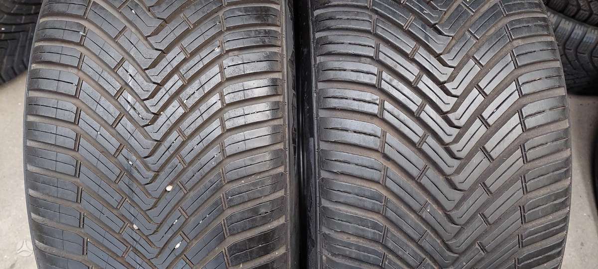 Continental, всесезонные 235/40 R18