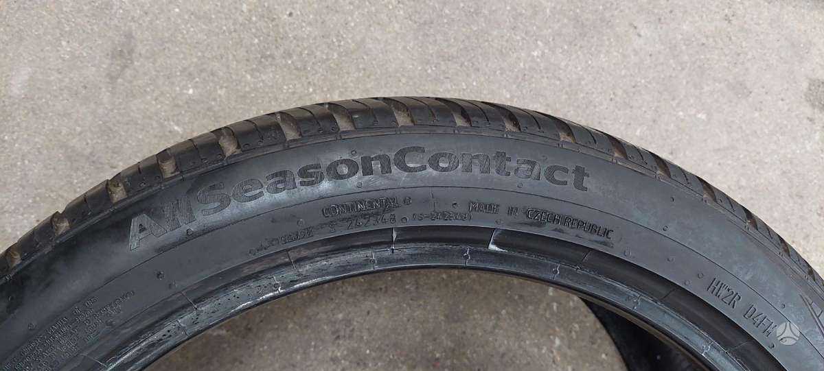 Continental, всесезонные 235/40 R18