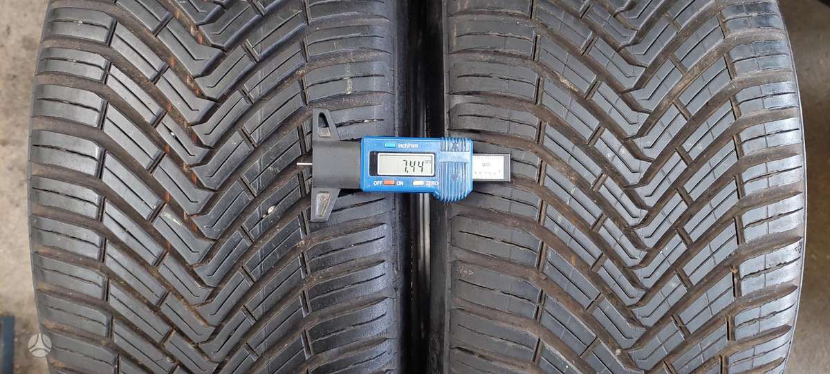 Continental, universalios 215/40 R18