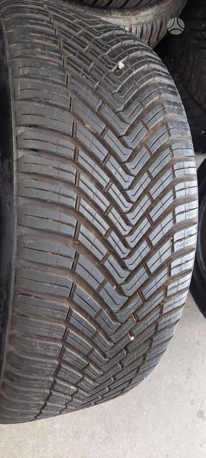 Continental, всесезонные 215/40 R18