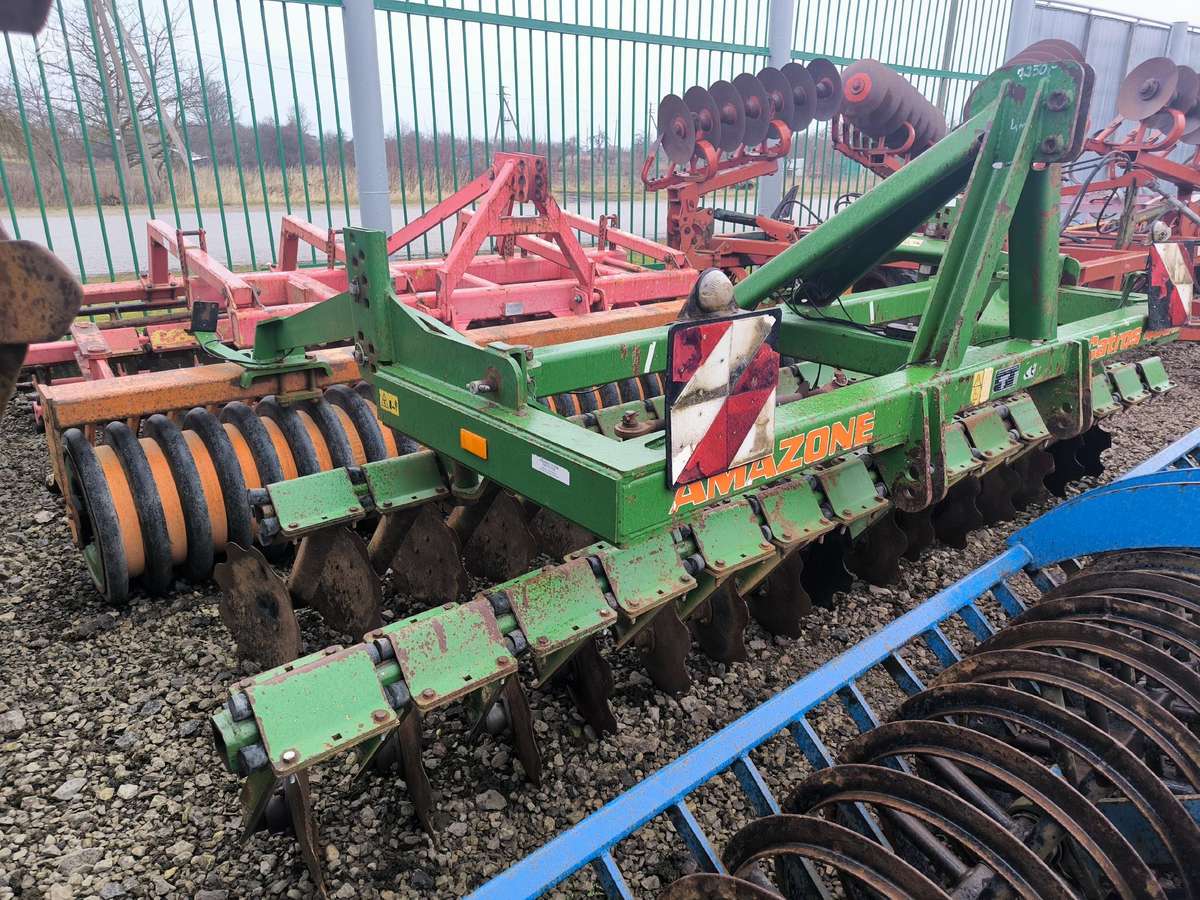 Amazone Catros 4000, scrapers, scrubbers