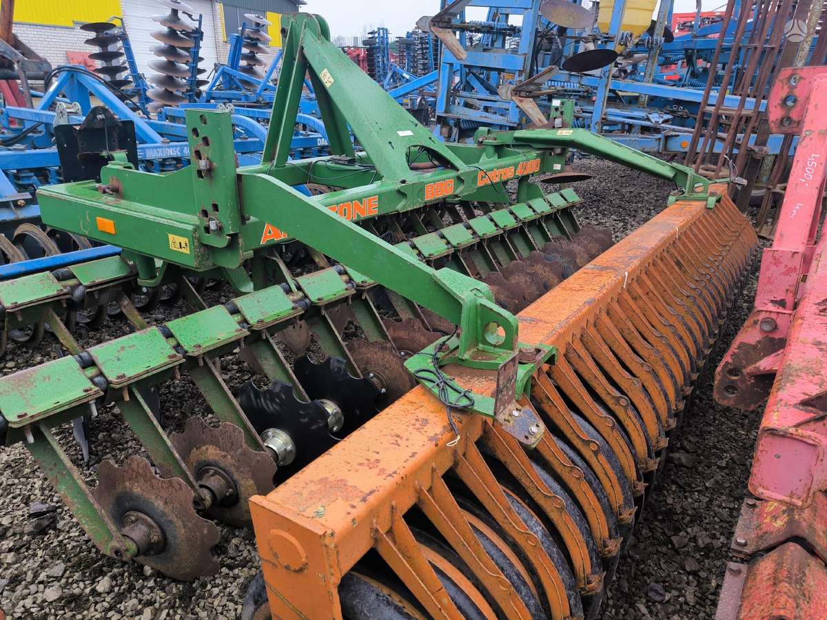 Amazone Catros 4000, scrapers, scrubbers