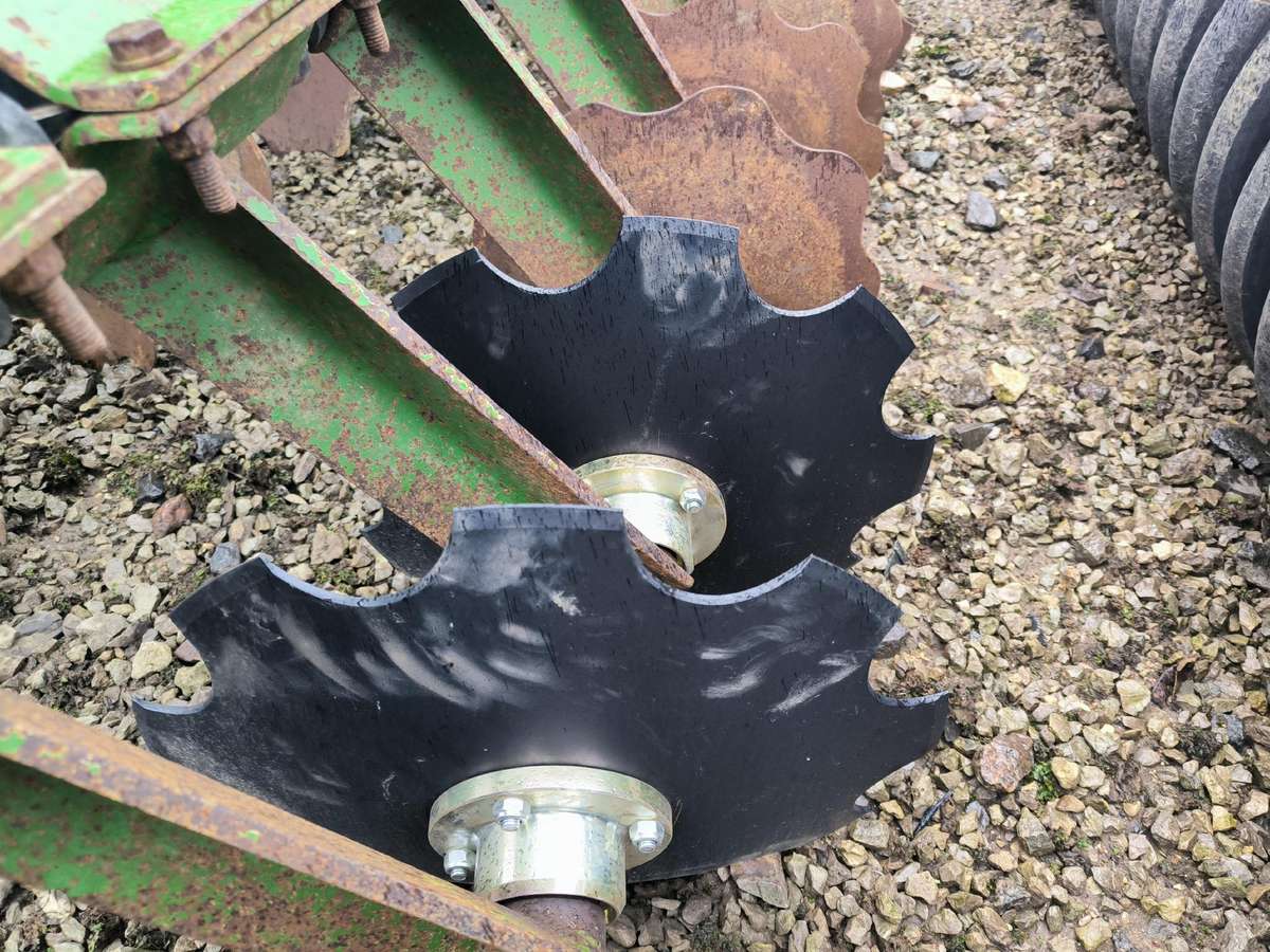 Amazone Catros 4000, scrapers, scrubbers
