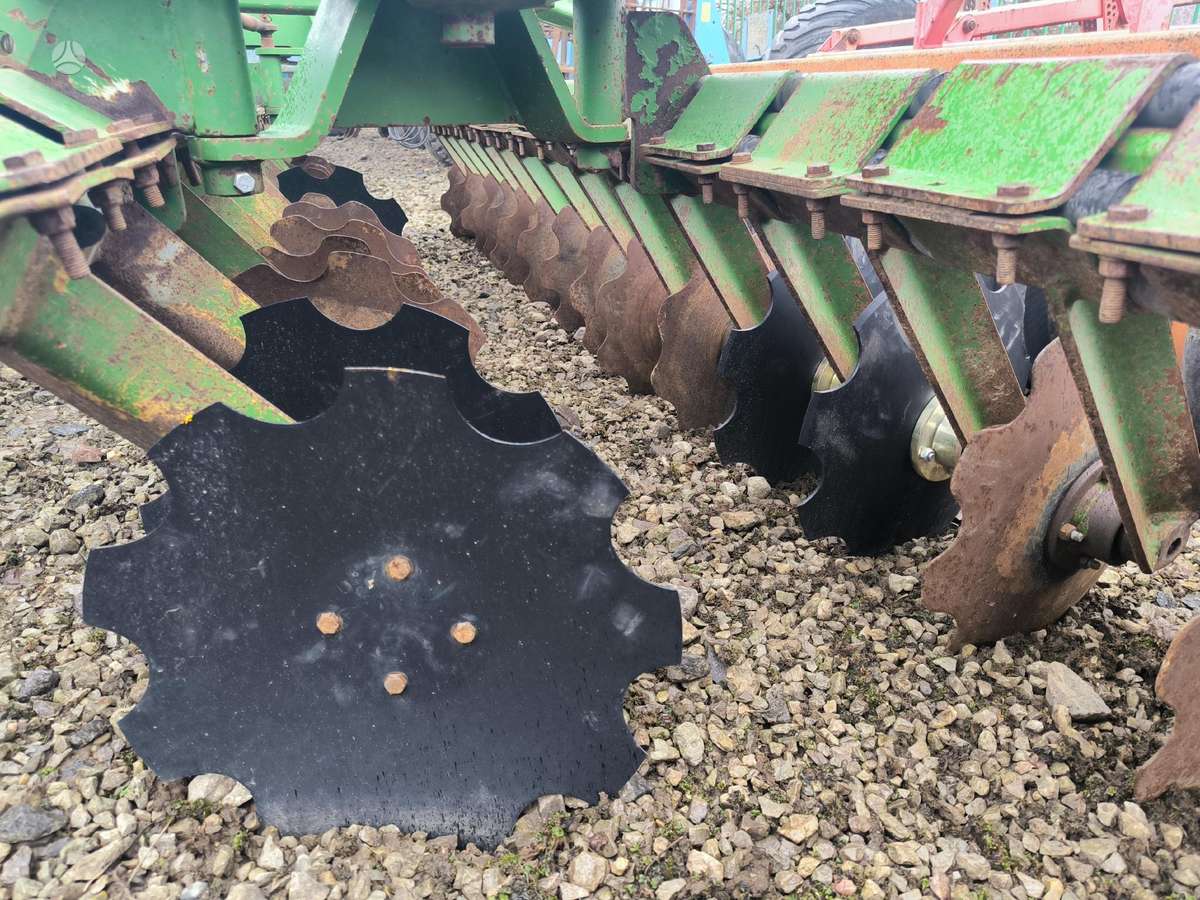 Amazone Catros 4000, scrapers, scrubbers