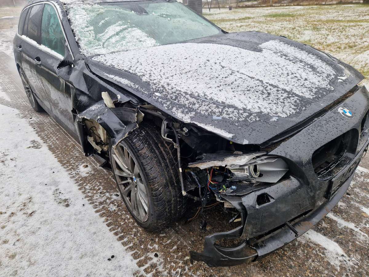 BMW 535 Kablys duru pritraukejai harmon kardon
