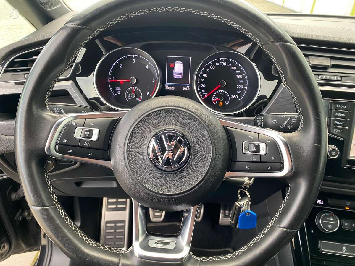 Volkswagen Touran - 12