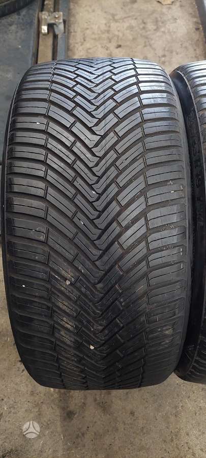 Continental, всесезонные 245/35 R19