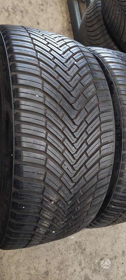 Continental, всесезонные 245/35 R19