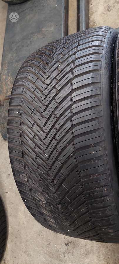 Continental, all-season 245/35 R19
