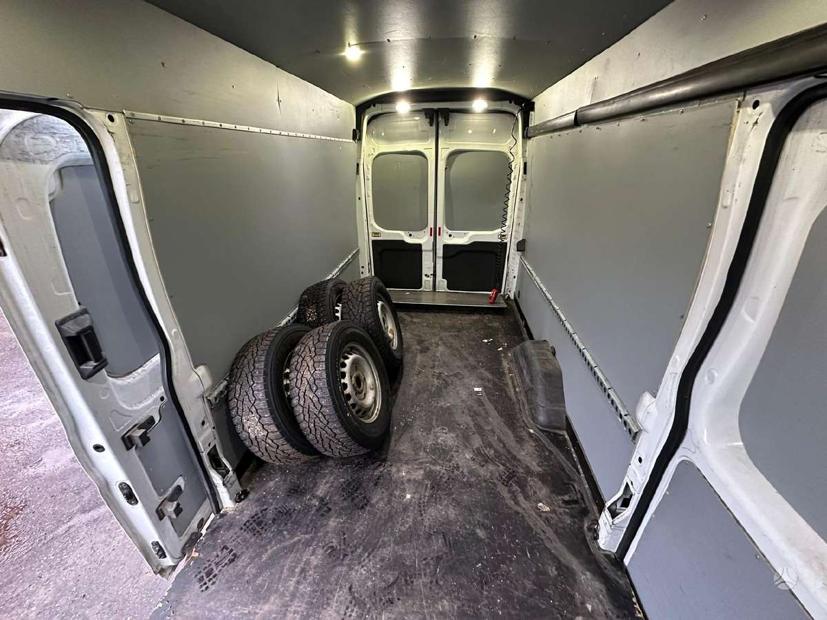 Ford Transit, Коммерческий