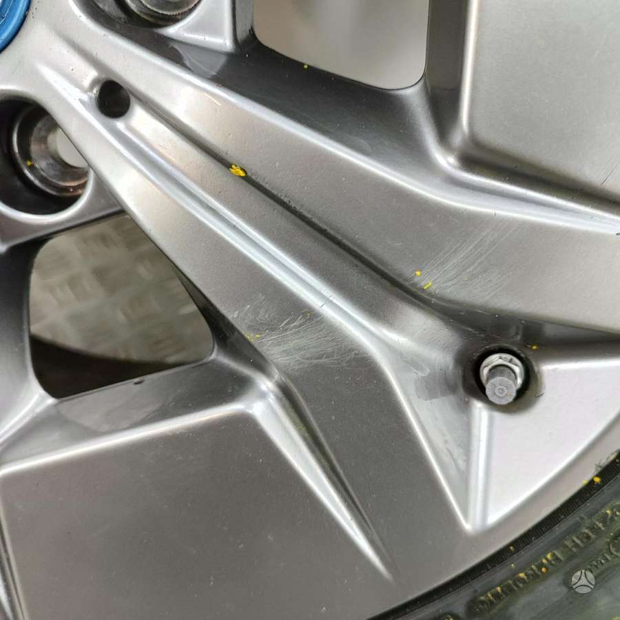BMW IX1, lengvojo lydinio, R17