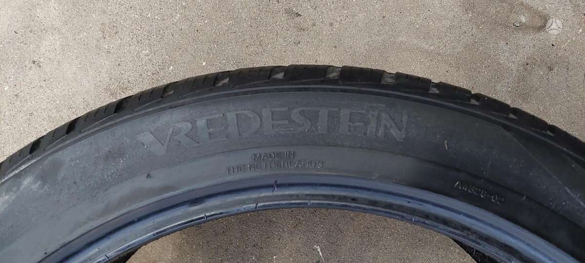 Vredestein, всесезонные 235/45 R20
