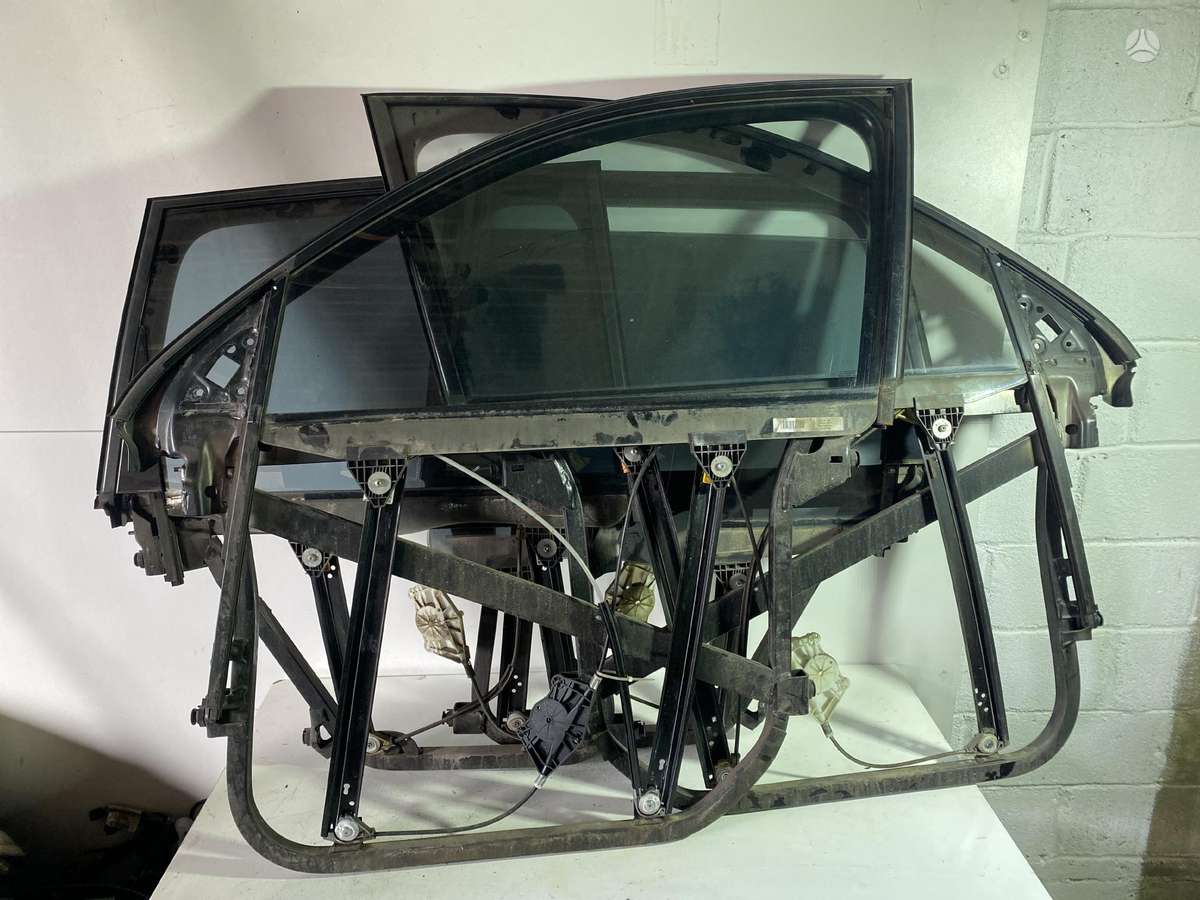 Porsche Cayenne variklio detalės