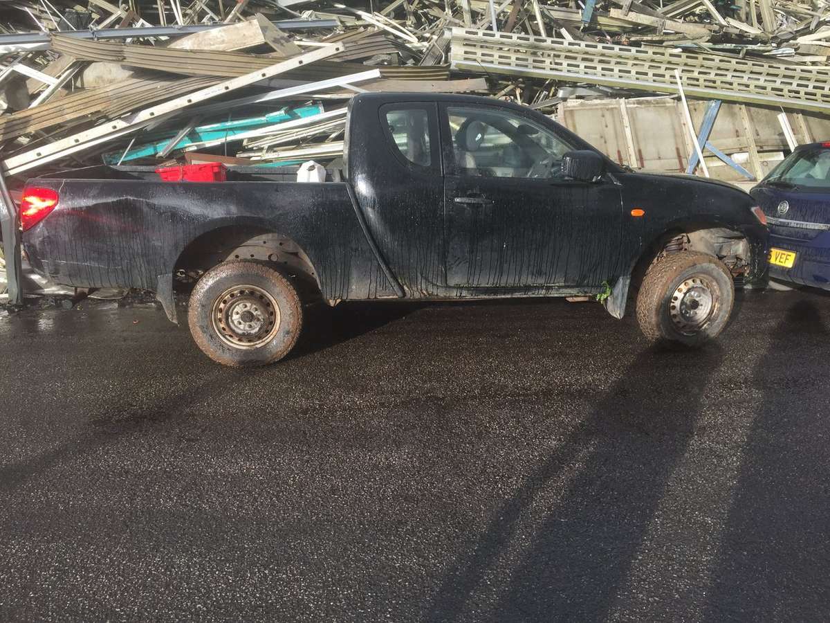 Mitsubishi L200 for parts