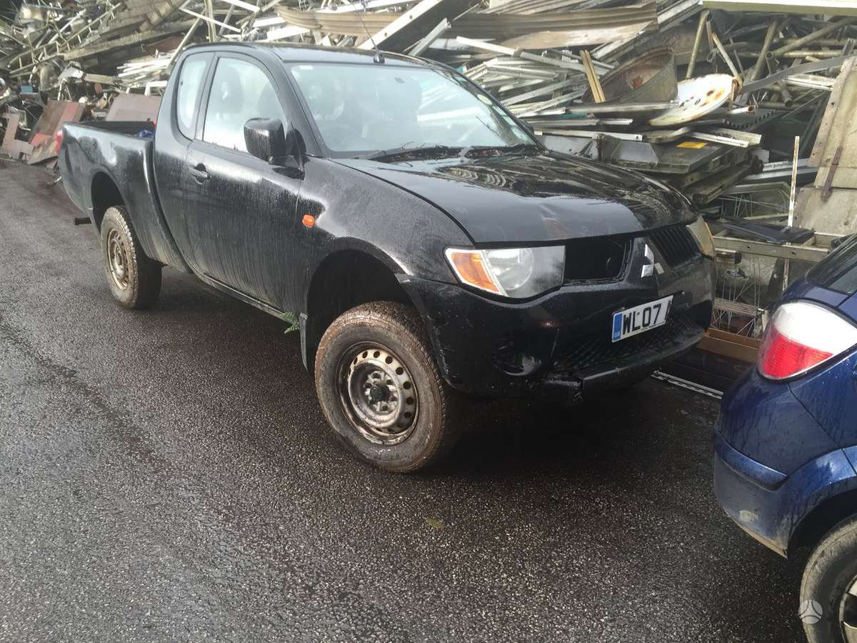 Mitsubishi L200 for parts