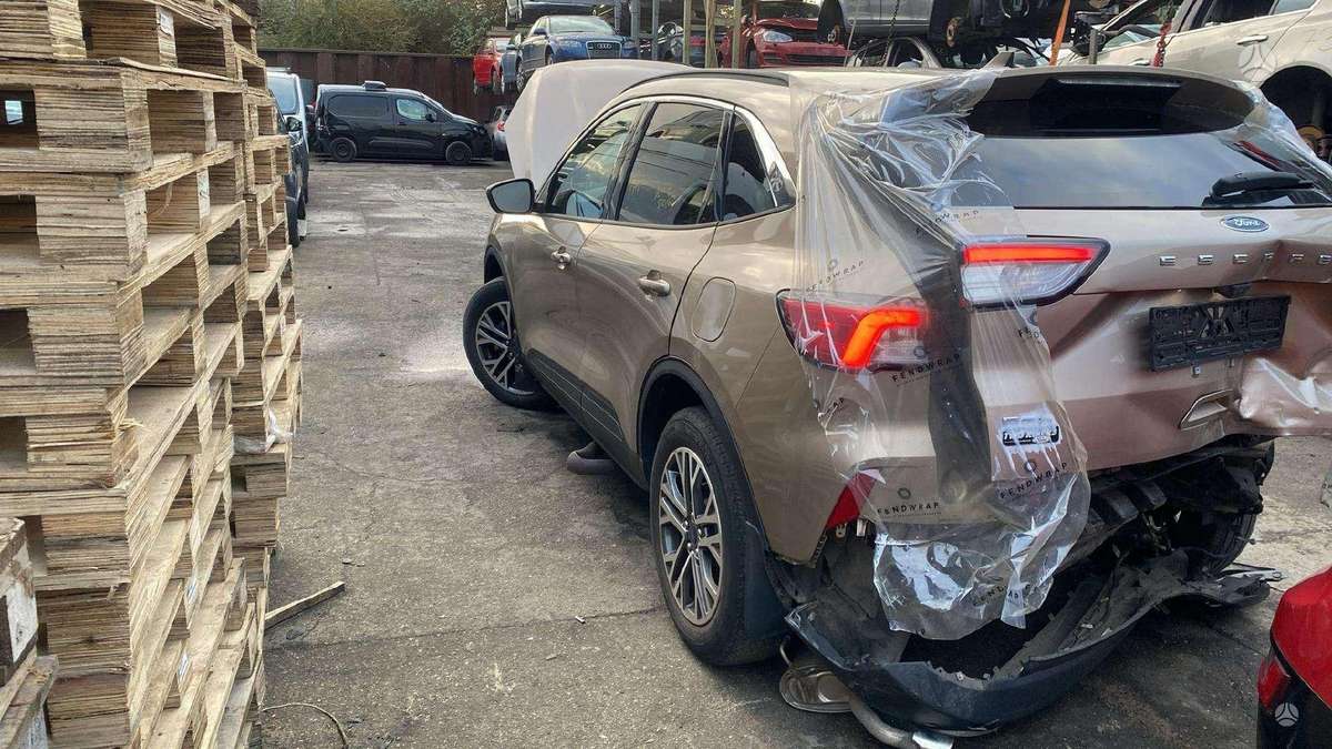 Ford Escape for parts. Dalimis
