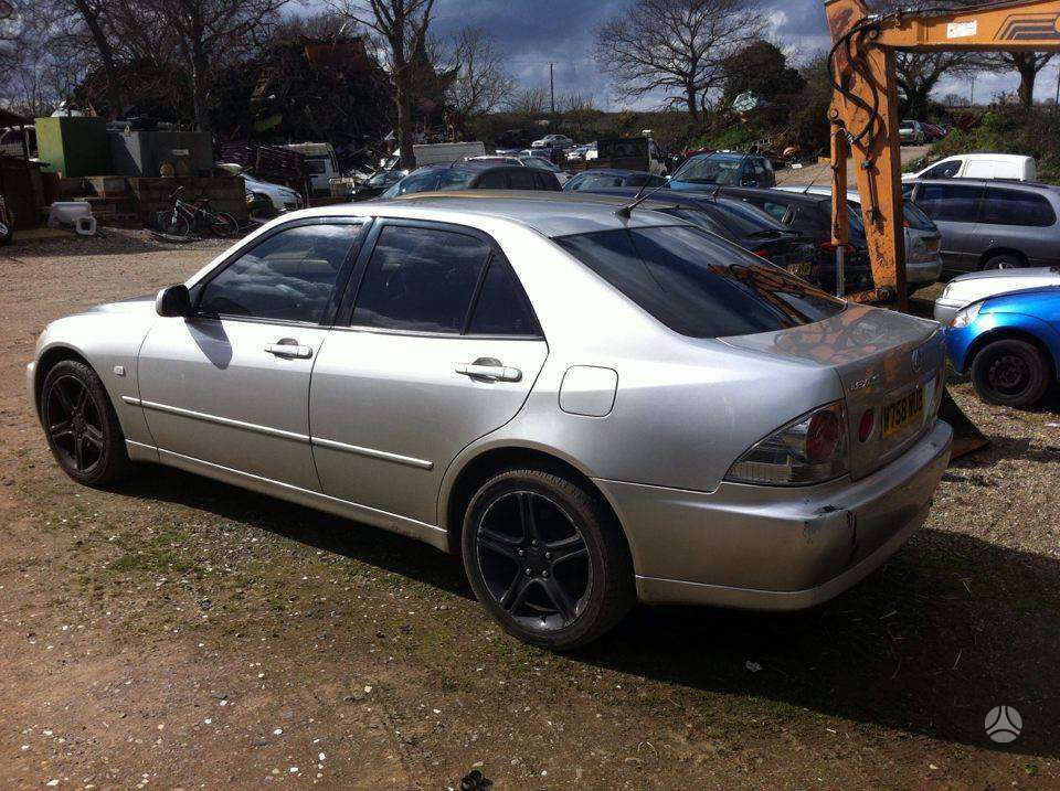 Lexus IS klasė