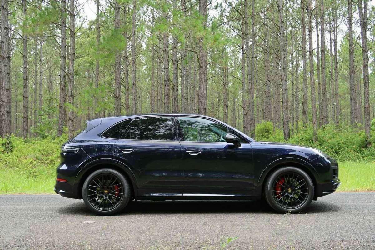 Porsche Cayenne, 3.0 l., off-road / crossover