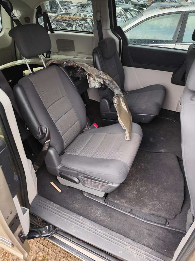 Dodge Grand Caravan по частям