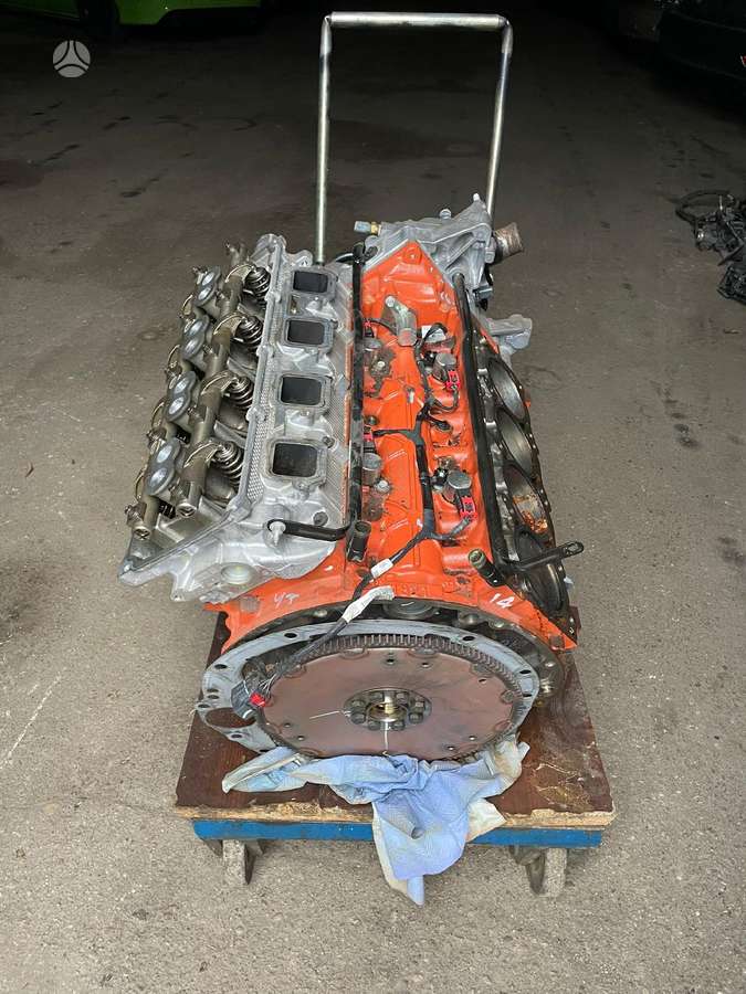 Dodge Challenger детали двигателя