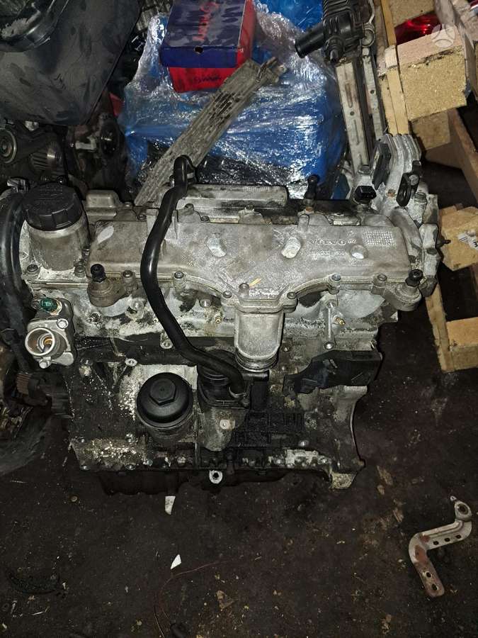 Volvo V70 Variklis dalimis galvutė gera